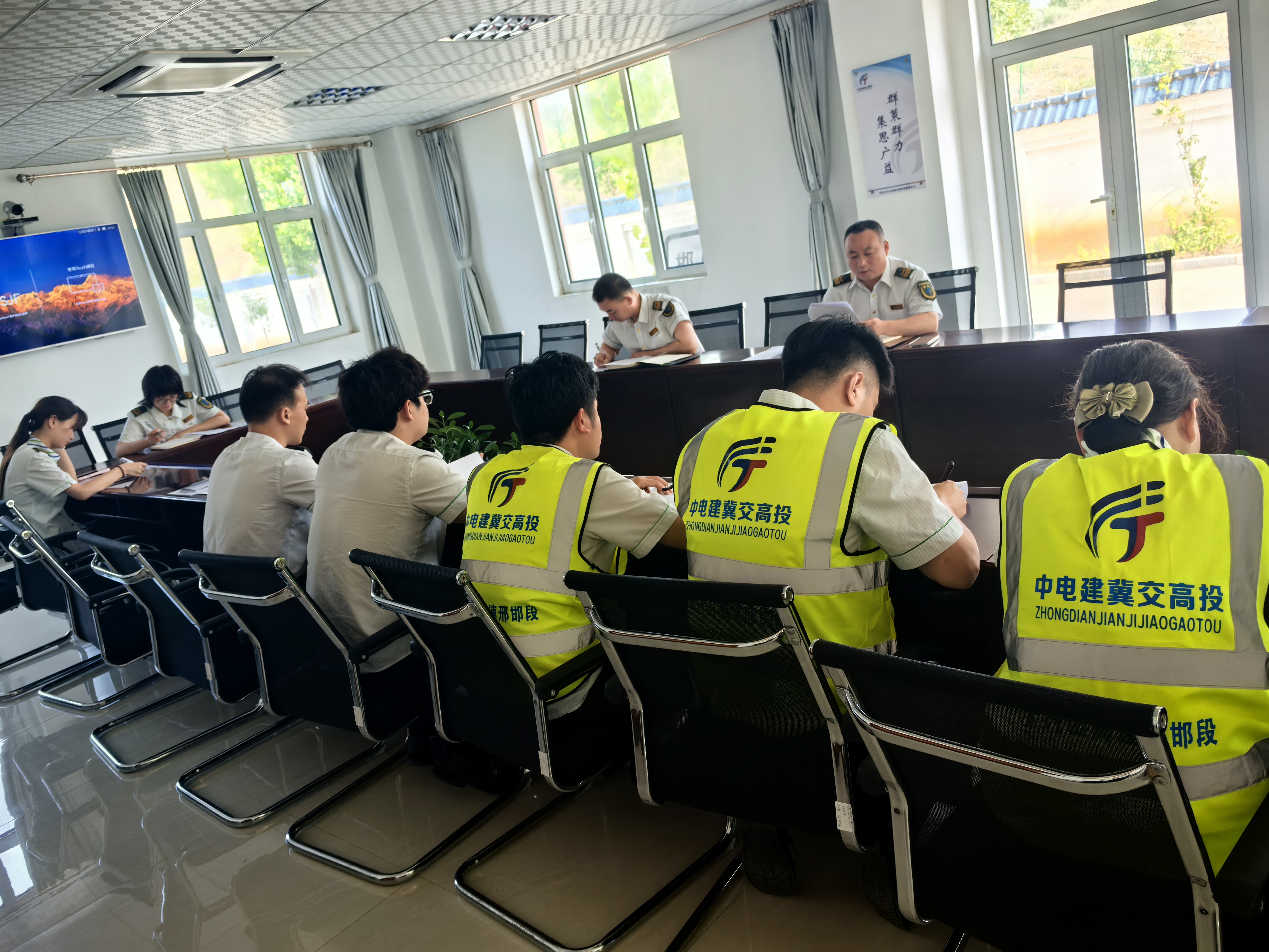 內丘北收費站黨支部2025年上半年職工思想狀況調研成果顯著.jpg 內丘北收費站黨支部2025年上半年職工思想狀況調研成果顯著.jpg
